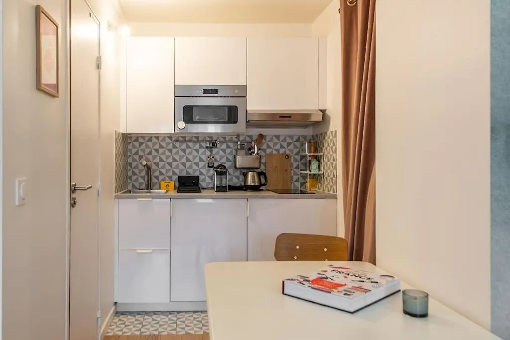 Apartamento Couronnes - Cosy Equipe Et Privatif *